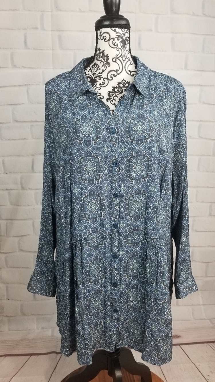 Catherines buttonfront long sleeve top pockets size 1x geometric print